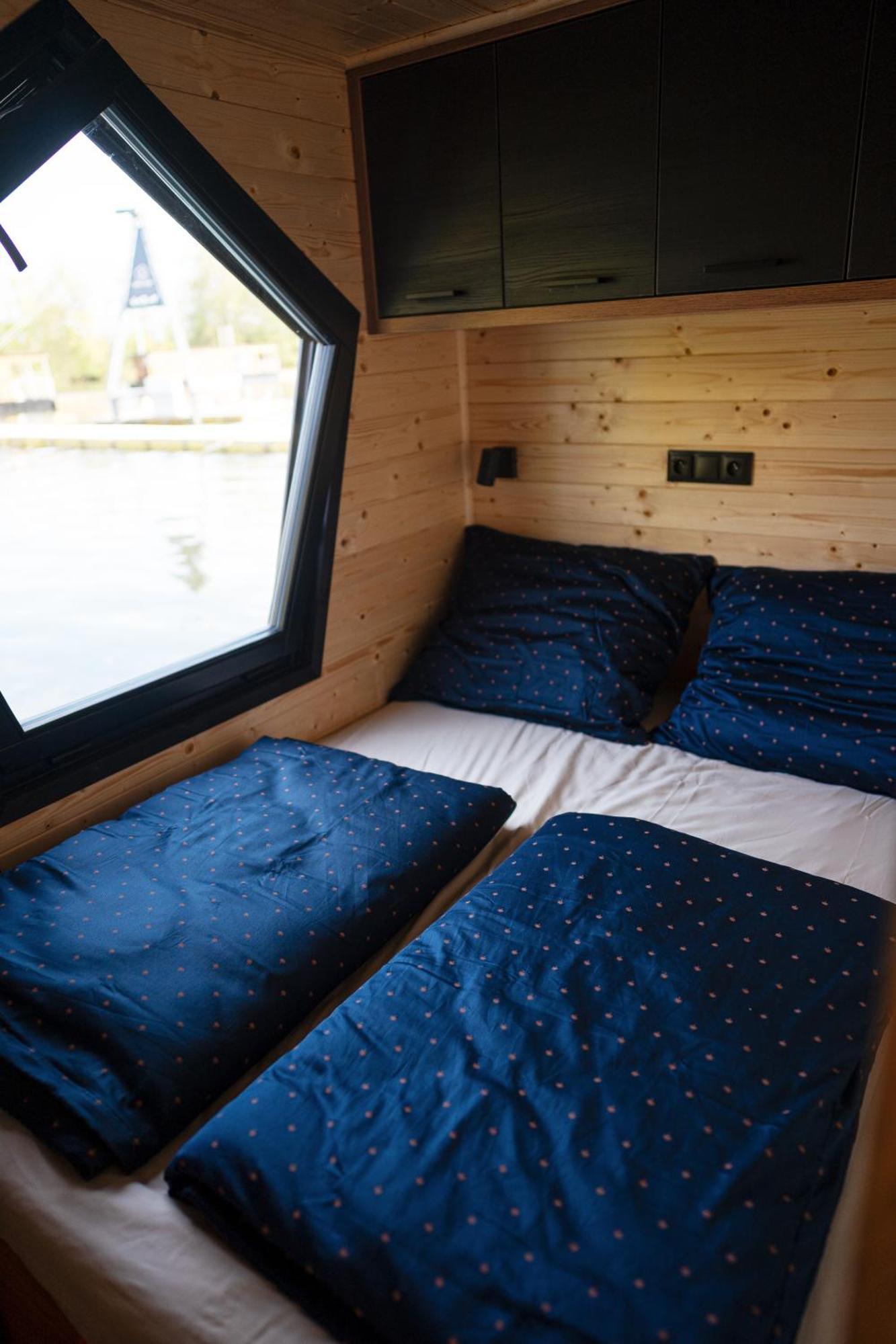 House Boat S Vyhledem Na Wake Park Botel